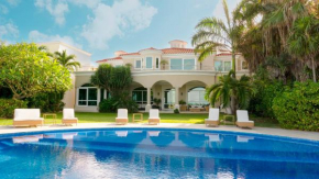 Luxury Beachfront Villa Bianca Full Gym Direct Access to the Beach